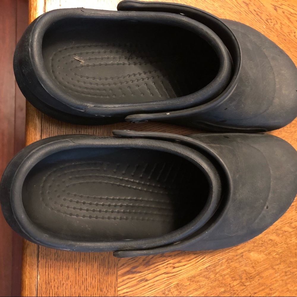 Crocs Men’s size 8/ women size 10